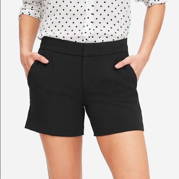 Banana Republic Pants - Banana Republic Mid Rise 5” Shorts Size 10